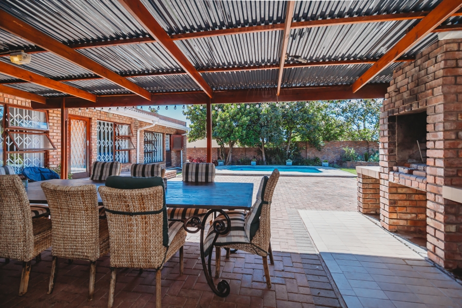 4 Bedroom Property for Sale in Loerie Park Western Cape